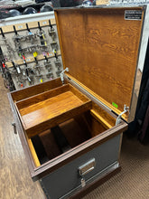 Load image into Gallery viewer, McGuinn trunk
