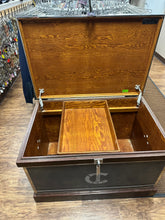 Load image into Gallery viewer, McGuinn trunk
