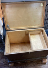 Load image into Gallery viewer, Wooden trunk
